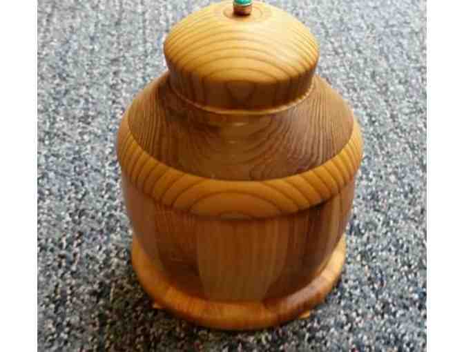 Wooden bowl with lid