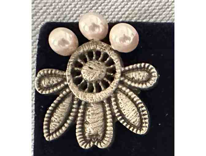 Ralph Lauren Pierced earrings with pearls