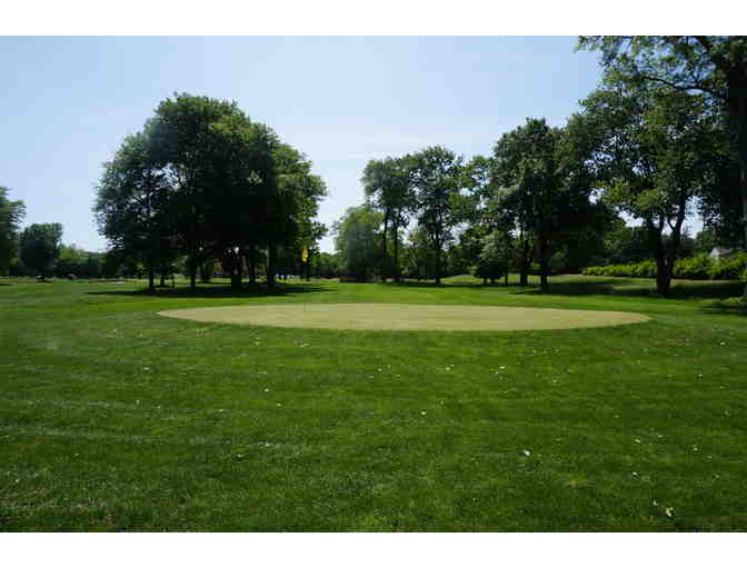 Twin Willows Par 3 Foursome & $100 Taphouse GC