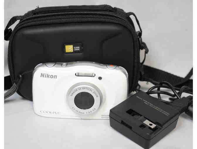 NIKON Coolpix S33 Waterproof Shockproof Digital Camera 13.2MP + Case