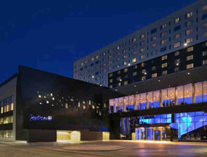 Radisson Blu Mall of America-FlyOver America Package