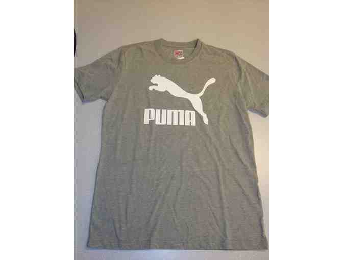 Puma Men's Gray Logo T-Shirt and Gray Sweat shorts size Medium
