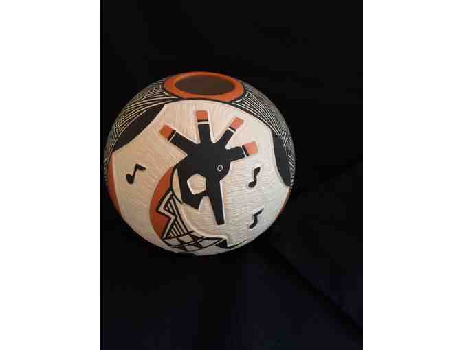 Native American Pueblo hand made pottery jar from Acoma New Mexico