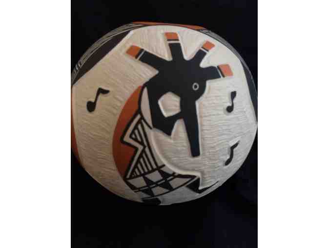 Native American Pueblo hand made pottery jar from Acoma New Mexico