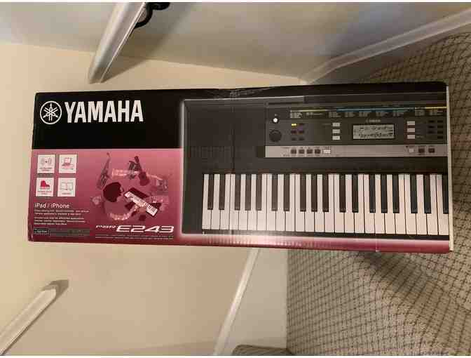 Yamaha PSR-E243 Keyboard