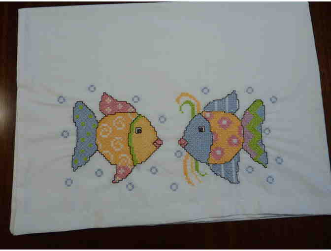 Children's pillowcase: kissing fishes