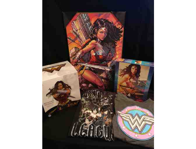 Collectibles--WB 5-pc Wonder Woman Set, Numbered Bust, Preproduction and Rare Items