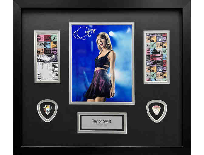 Autographed Taylor Swift Framed Photo - Photo 1