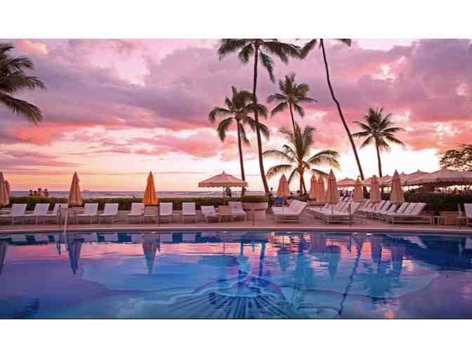 2 Night Stay with Daily Breakfast for Two in an Ocean View Room at Halekulani