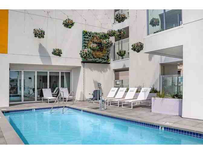 Enjoy 4 nights Luxury Hollywood 2 bed suite + 2 Lower Level SPARKS Tickets - Photo 3
