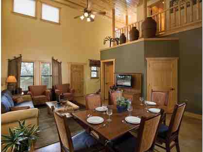 Enjoy Dinner Theater Dinner + 3 nights New Braunfels Texas LUXURY 2 bedroom 4.7 stars