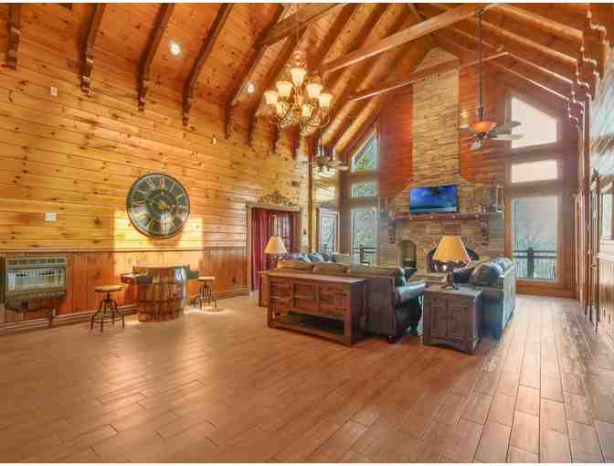 Enjoy 4 nights LUXURY 6 bed Cabin Sevierville, Tennessee