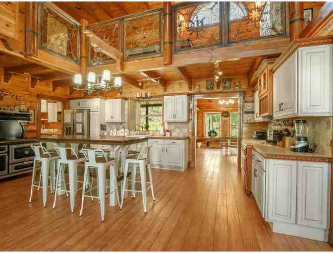 Enjoy 4 nights LUXURY 6 bed Cabin Sevierville, Tennessee