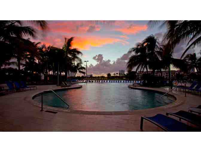 Enjoy 2 Double Tree Hollywood Beach + Sightseeing Cruise - Photo 8