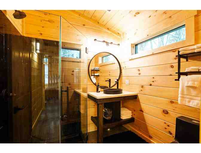 Enjoy 4 nights LUXURY GLASS House Cabin Hocking Hills, Ohio + $100 Food Credit