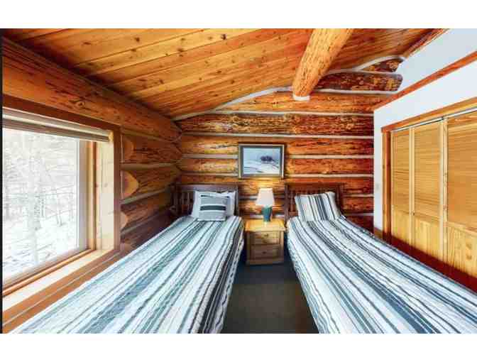 Enjoy 5 nights 6 bed Silverthorne Classic Cabin up to 20 people 4.5 STAR