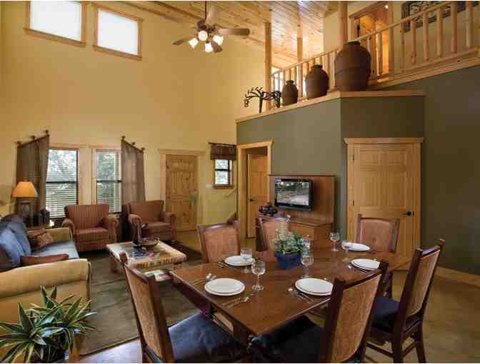 Enjoy Dinner Theater Dinner + 3 nights New Braunfels Texas LUXURY 2 bedroom 4.7 stars