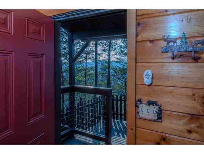 Private Moonshine Tour & 4-Night Stay in Luxury 2-Bedroom Cabin in Pigeon Forge, TN