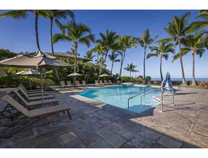 4-Night Stay at Royal Sea Cliffs with Golf in Kona, HI
