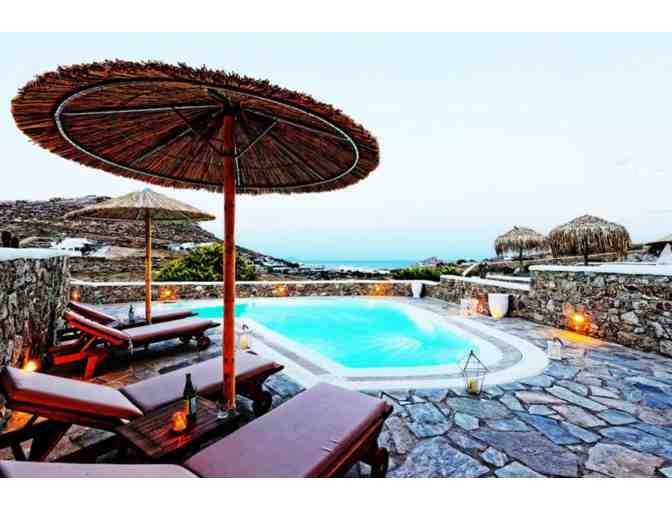 5 Nights in Luxurious Mykonos Villa