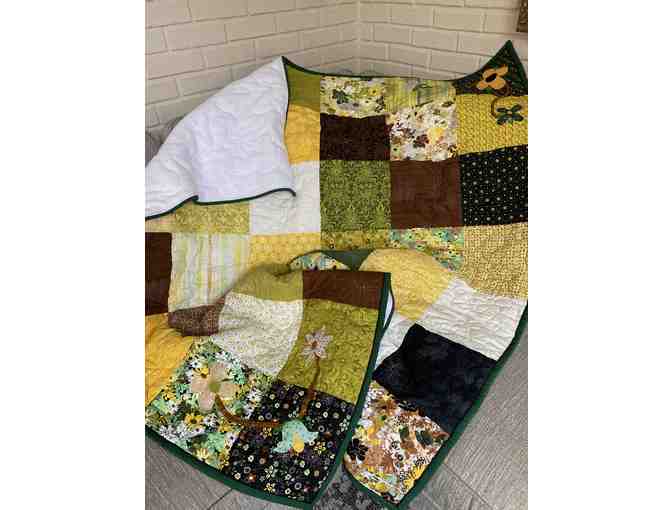 Handmade quilt from Cornerstone Quilters