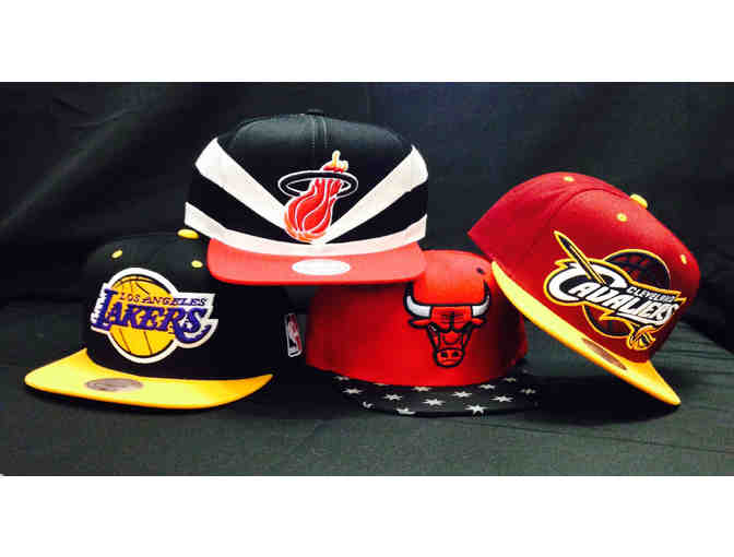 Mitchell & Ness 4 adjustable snapback hats (Lakers/Cavaliers/Bulls/Heat)