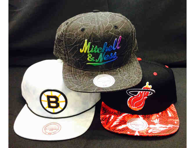 Mitchell & Ness 3 adjustable hats (Mitchell & Ness/Bruins/Heat