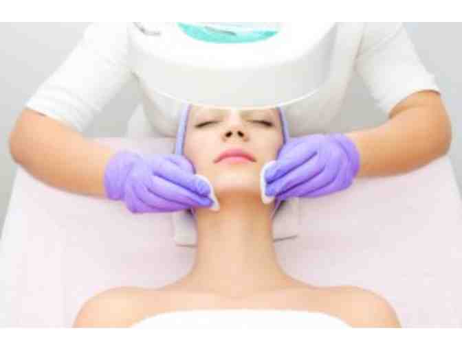 Pristine Skincare: Deep Pore Facial
