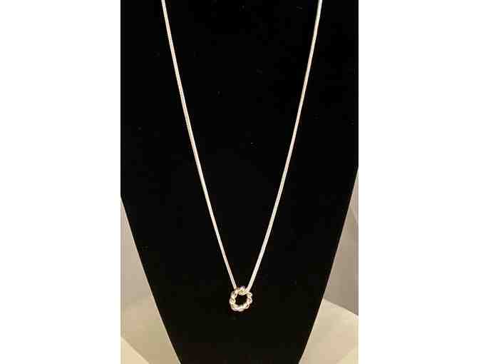 Isabel Lennse Twist Pendent & Chain