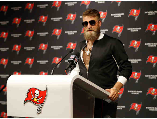 Thursday Night Football behind the scenes with Ryan Fitzpatrick '05! - Photo 4