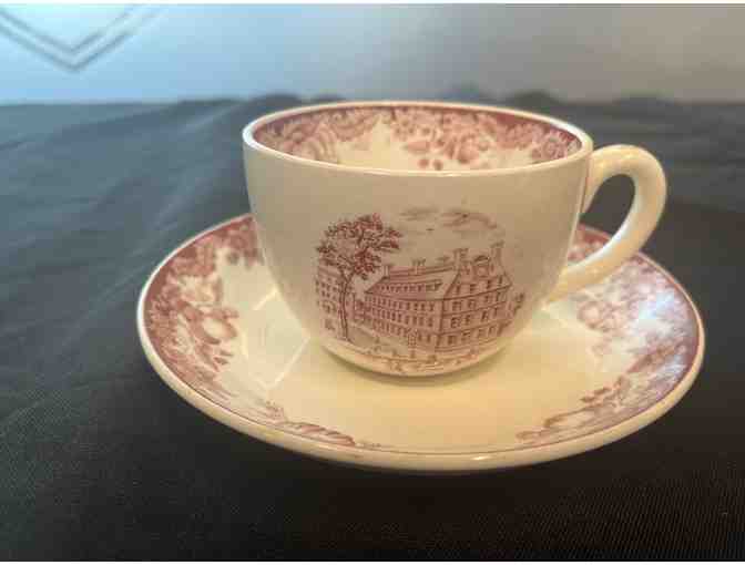 12 Antique Wedgwood China Harvard teacups with saucers - perfect for collectors! - Photo 1