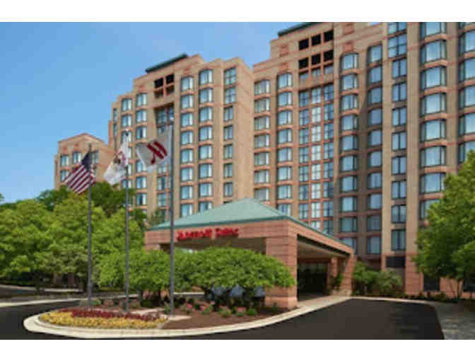1 Night wkend Stay at Chicago Marriott Suites O'Hare w/breakfast for 2 & $100 to Carlucci