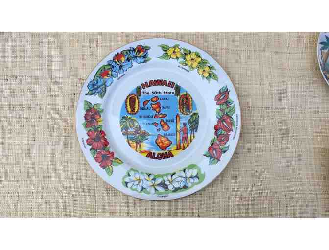 3 decorative Vintage plates