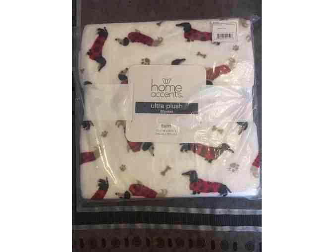 Home Accents Dachshund Blanket ~ Twin
