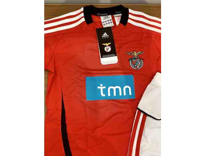 Adidas Benfica Replica Minikit for Toddlers, Size 4T (LOT 1)