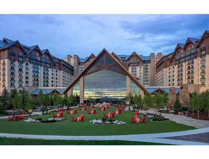 Mountain Majesty Meets Modern Luxury at the Gaylord Rockies!