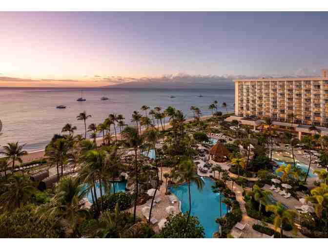 United for Business Roundtrip Airfare for Two AND 6 Nights in Hawaii!