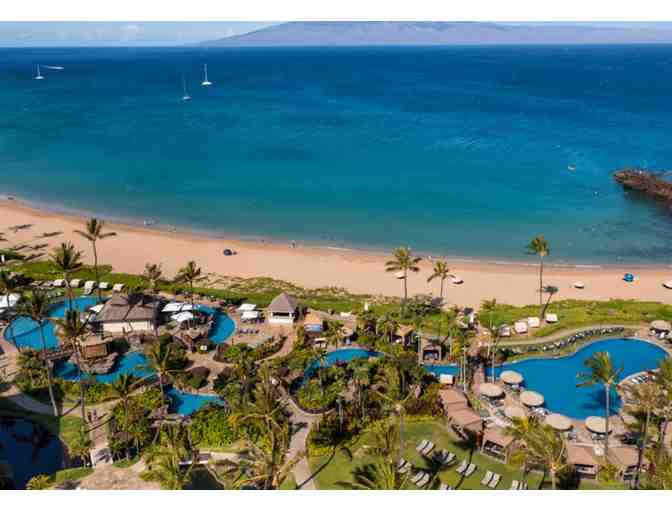 United for Business Roundtrip Airfare for Two AND 6 Nights in Hawaii!