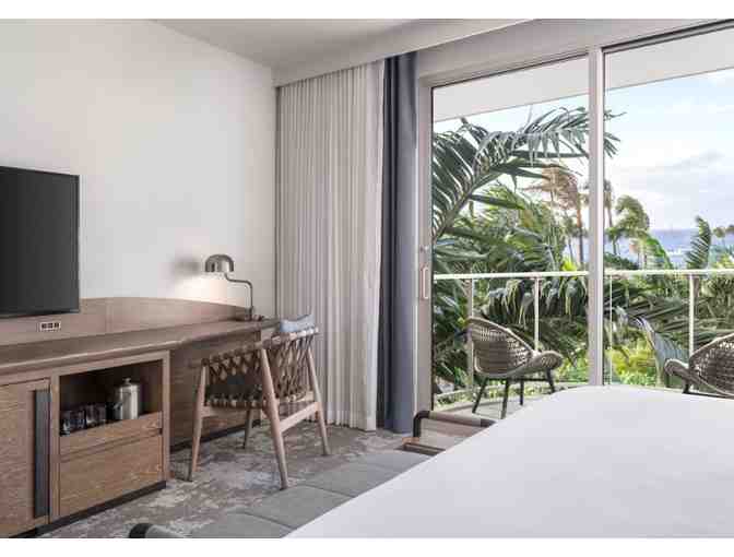 United for Business Roundtrip Airfare for Two AND 6 Nights in Hawaii!