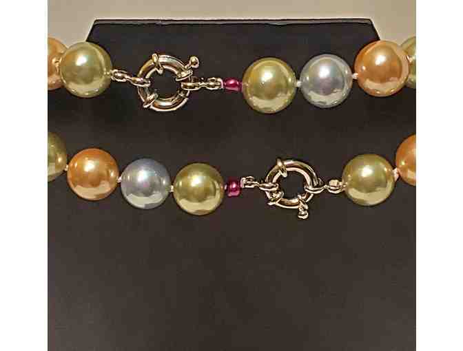 Necklace -- 14 mm Tri-Color Shell Pearl Necklace -- 18' long w/ secure anchor clasp