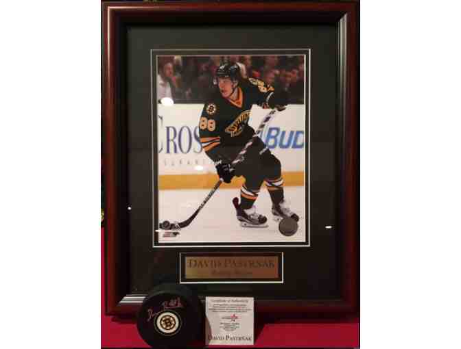 David Pastrnak Bruins Signed Puck and Framed Picture