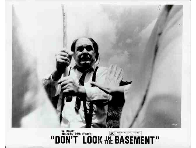 DONT LOOK IN THE BASEMENT, 1973, movie stills, Bill McGhee, Jessie Lee Fulton