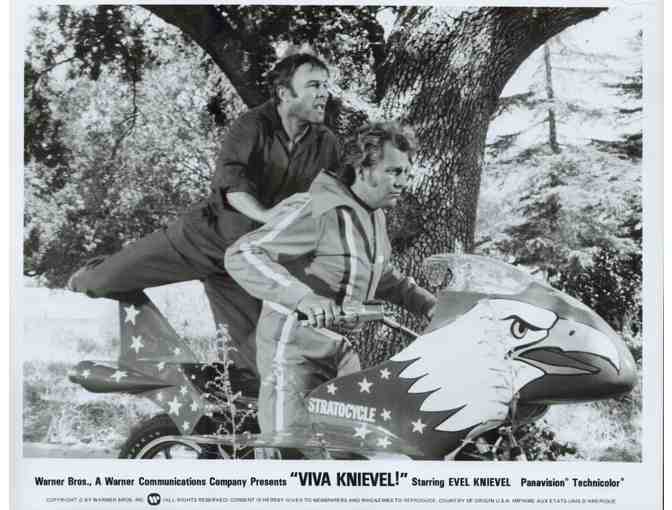 VIVA KNIEVEL!, 1977, movie stills, Evel Knievel, Gene Kelly, Lauren Hutton