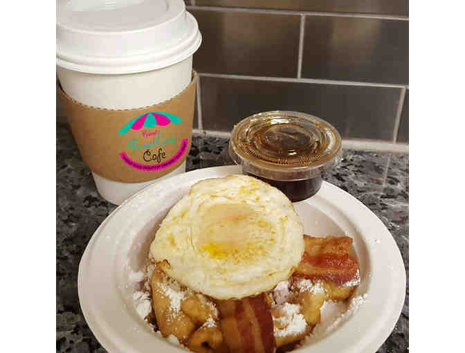 Braud's Funnel Cake Cafe: 1 Funnel Cake + 1 Soda Float