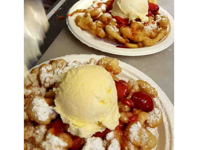 Braud's Funnel Cake Cafe: 1 Funnel Cake + 1 Soda Float