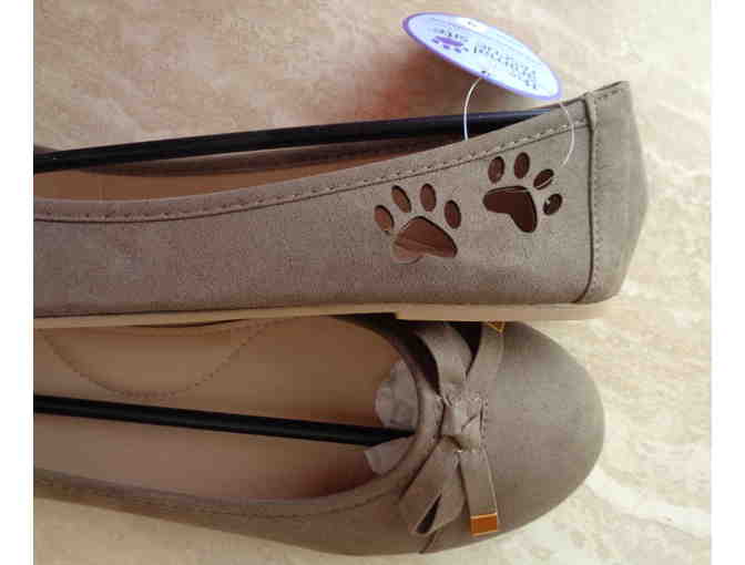Dark Tan Die-Cut Paw Shoes -- Size 9 -- New