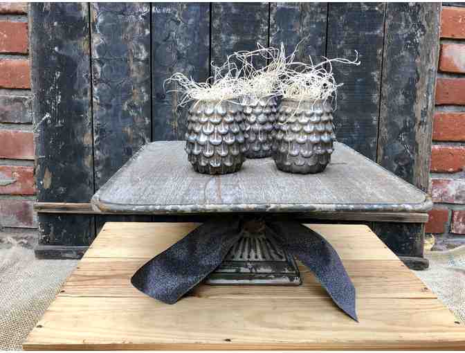 SQUARE DISPLAY PEDESTAL WITH PINECONE VOTIVES