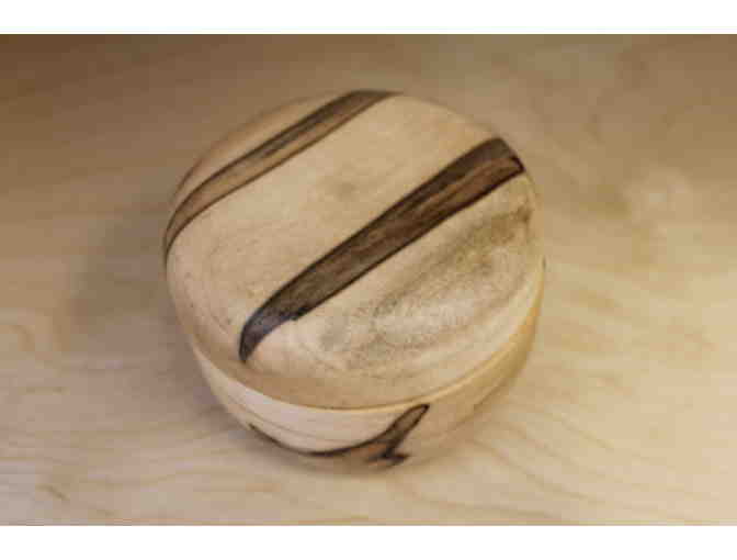 Spotted Maple wooden box with lid