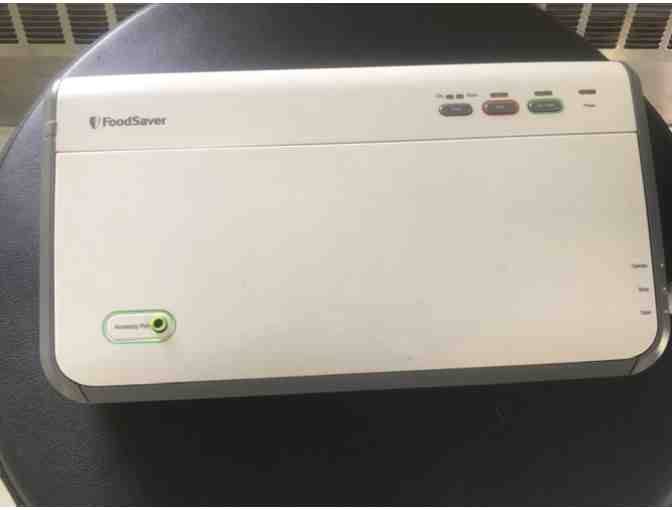 Gently Used FoodSaver FM2110 Vacuum Sealing System