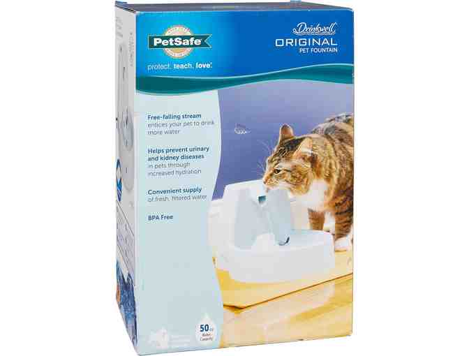 New in Box Drinkwell Standard Plastic Dog and Cat Fountain, 50 oz